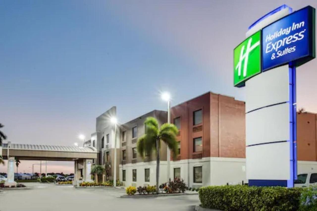 Holiday Inn Express Cruise Airport, An Ihg Hotel Fort Lauderdale Exterior photo